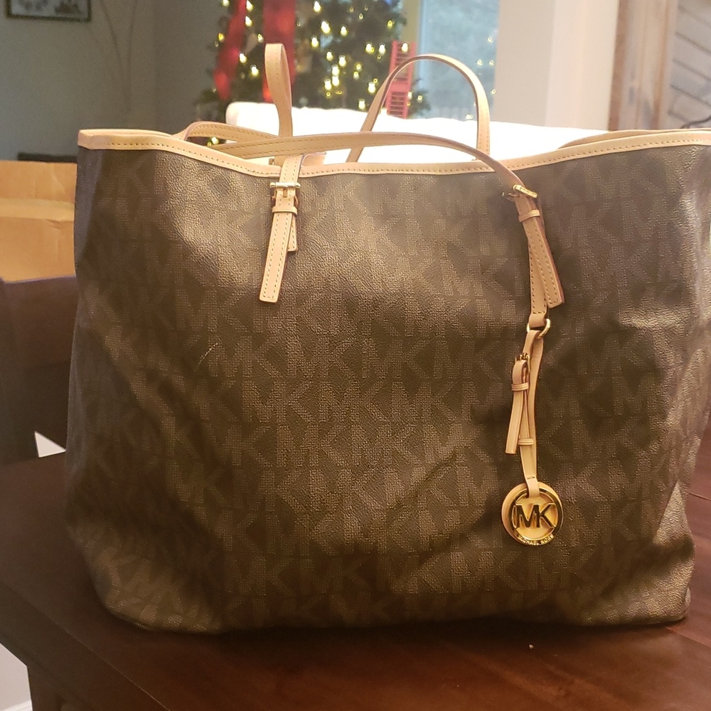 Tote bag. Barely used.